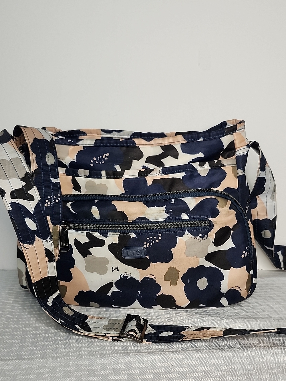 Lug Shimmy Multi-Pocket Abstract Crossbody